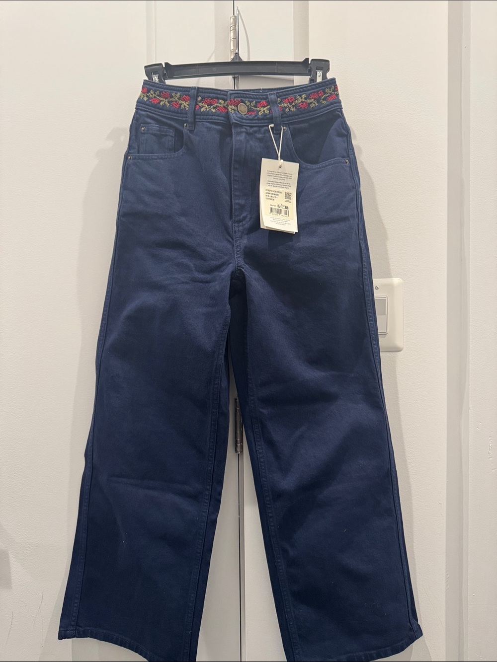 Brand New Women’s Navy Blue Wide-Leg Jeans with Embroidered Details